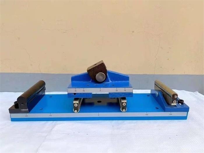 Giới thiệu bộ gá uốn mẫu bê tông 2 điểm